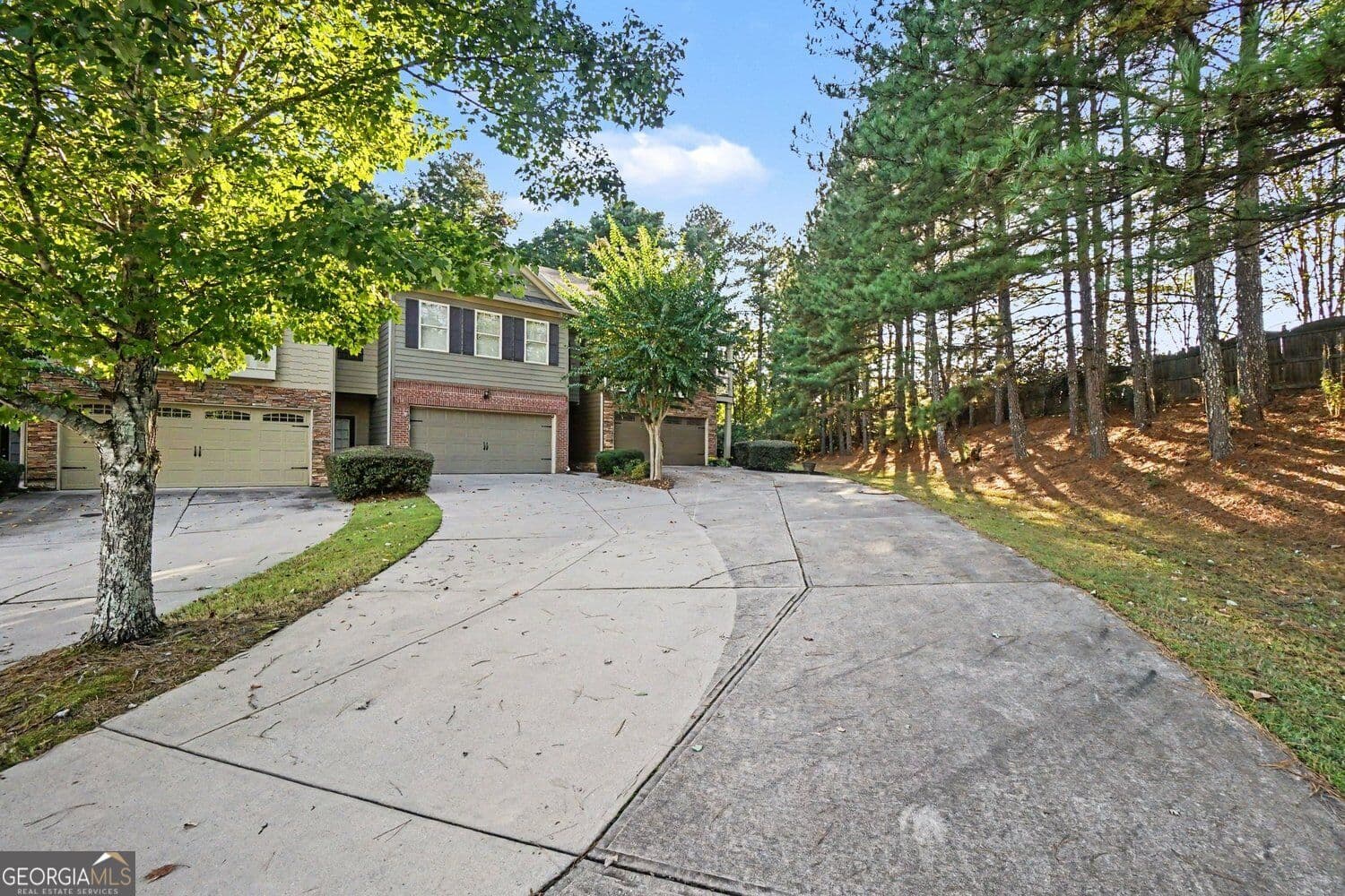 3 bedroom, 2.5 bathroom, 1,776 sq ft townhouse for sale at 185 Sunset Lane, Woodstock, GA 30189 — photo 4
