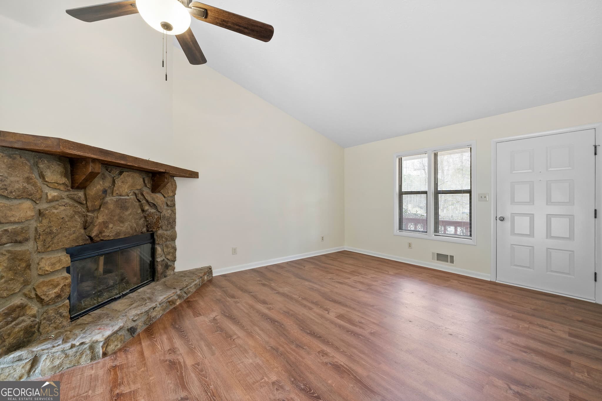 2 bedroom, 2 bathroom, 1,082 sq ft single family residence for rent at 1358 Hardy Circle, Dallas, GA 30157 for $1,700 a month — photo 6