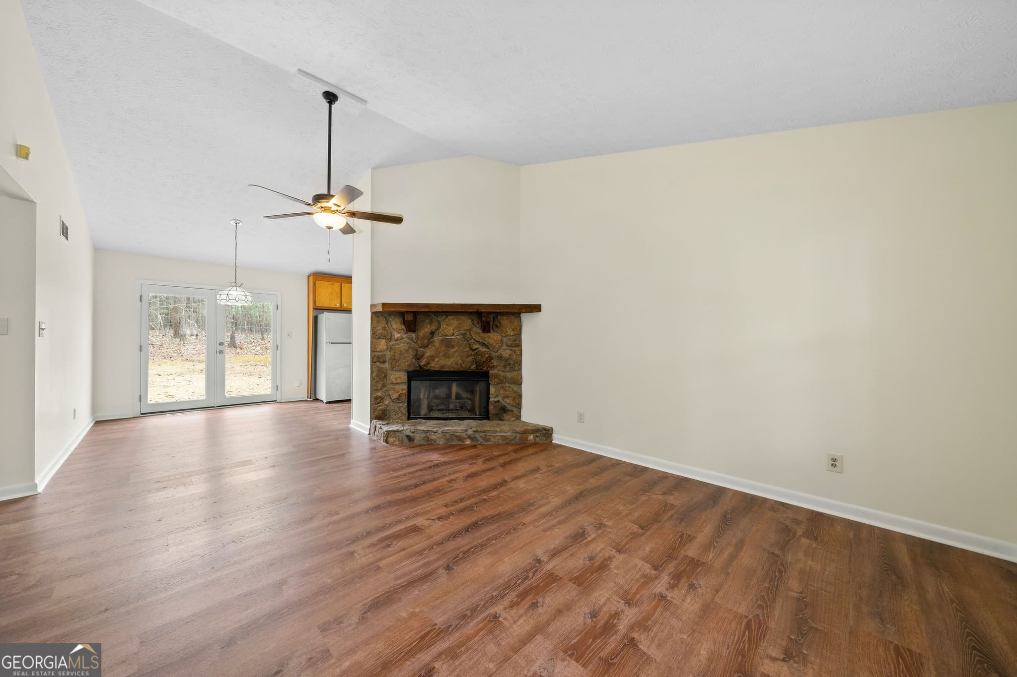 2 bedroom, 2 bathroom, 1,082 sq ft single family residence for rent at 1358 Hardy Circle, Dallas, GA 30157 for $1,700 a month — photo 4