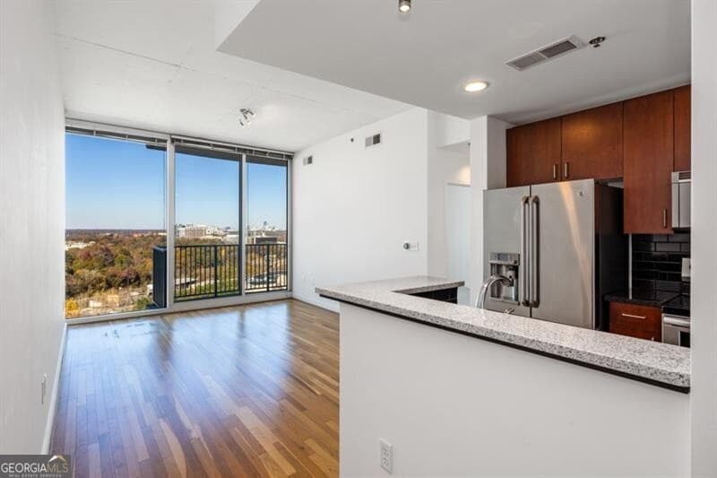 1 bedroom, 1 bathroom, 691 sq ft condominium for sale at 361 17th Street 1618, Atlanta, GA 30363 — photo 6