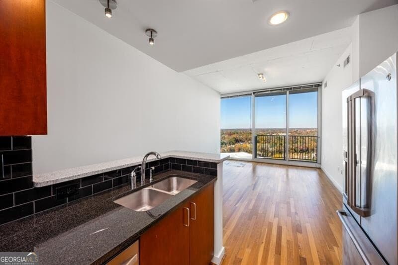 1 bedroom, 1 bathroom, 691 sq ft condominium for sale at 361 17th Street 1618, Atlanta, GA 30363 — photo 7