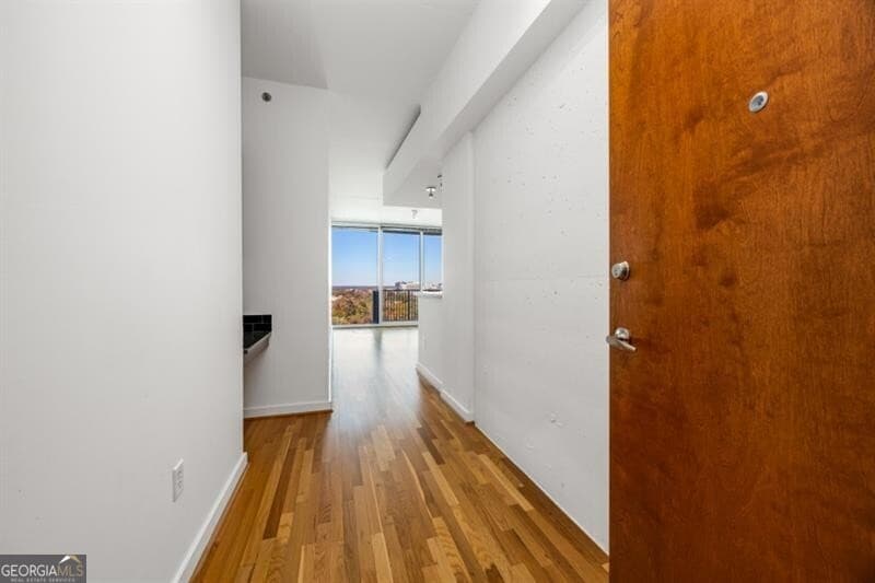 1 bedroom, 1 bathroom, 691 sq ft condominium for sale at 361 17th Street 1618, Atlanta, GA 30363 — photo 4