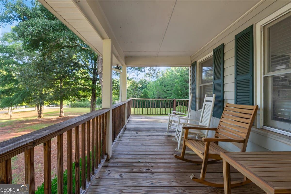 3 bedroom, 2 bathroom, 2,298 sq ft single family residence for sale at 1511 Staci Drive, Greensboro, GA 30642 — photo 4