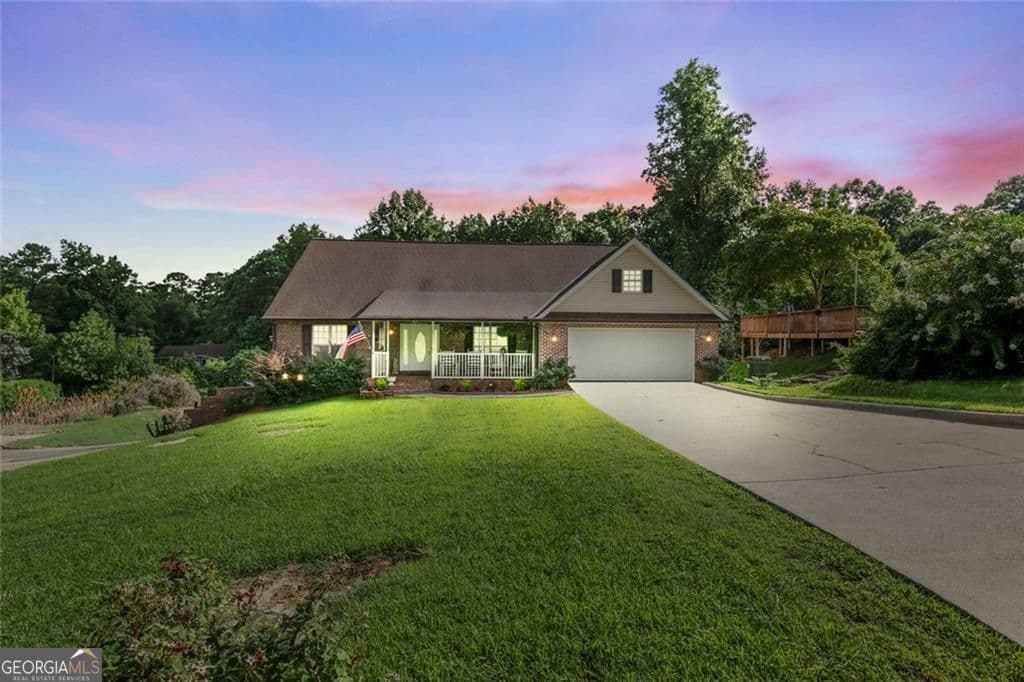 3 bedroom, 2.5 bathroom, 2,000 sq ft single family residence for sale at 144 Bobs Drive, Mableton, GA 30126 — photo 2