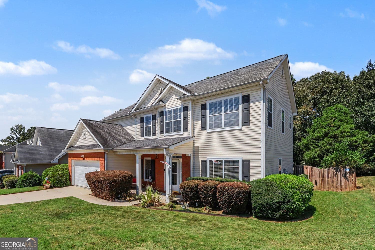 4 bedroom, 2.5 bathroom, 2,316 sq ft single family residence for sale at 4485 Greycliff Pointe, Douglasville, GA 30135 — photo 4