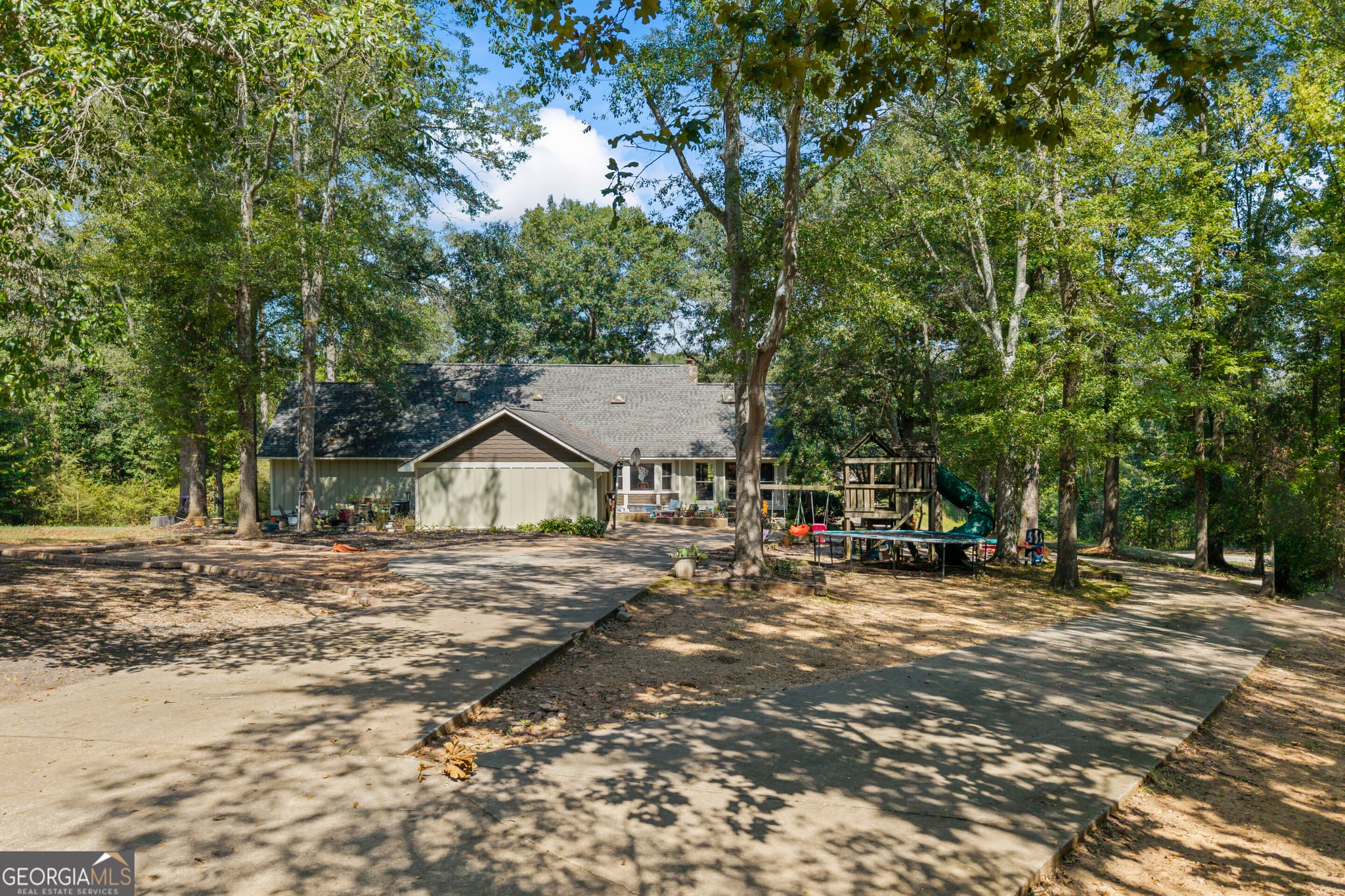 5 bedroom, 4 bathroom, 4,120 sq ft single family residence for sale at 344 Riverbend Drive, Royston, GA 30662 — photo 5