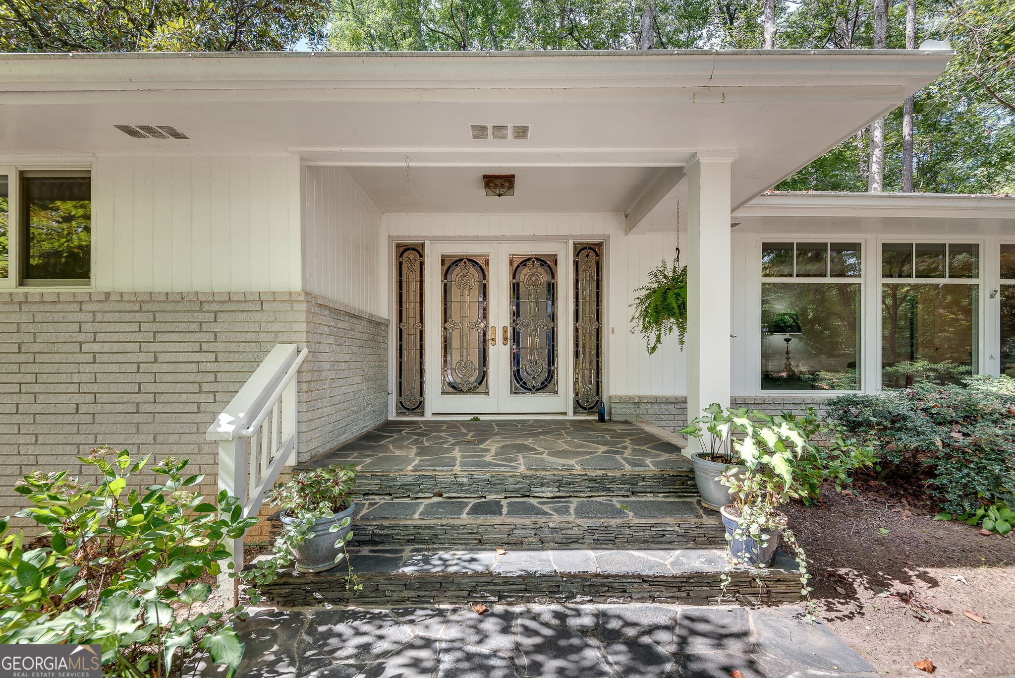 5 bedroom, 3 bathroom, 2,885 sq ft single family residence for sale at 1800 Angelique Drive, Decatur, GA 30033 — photo 2