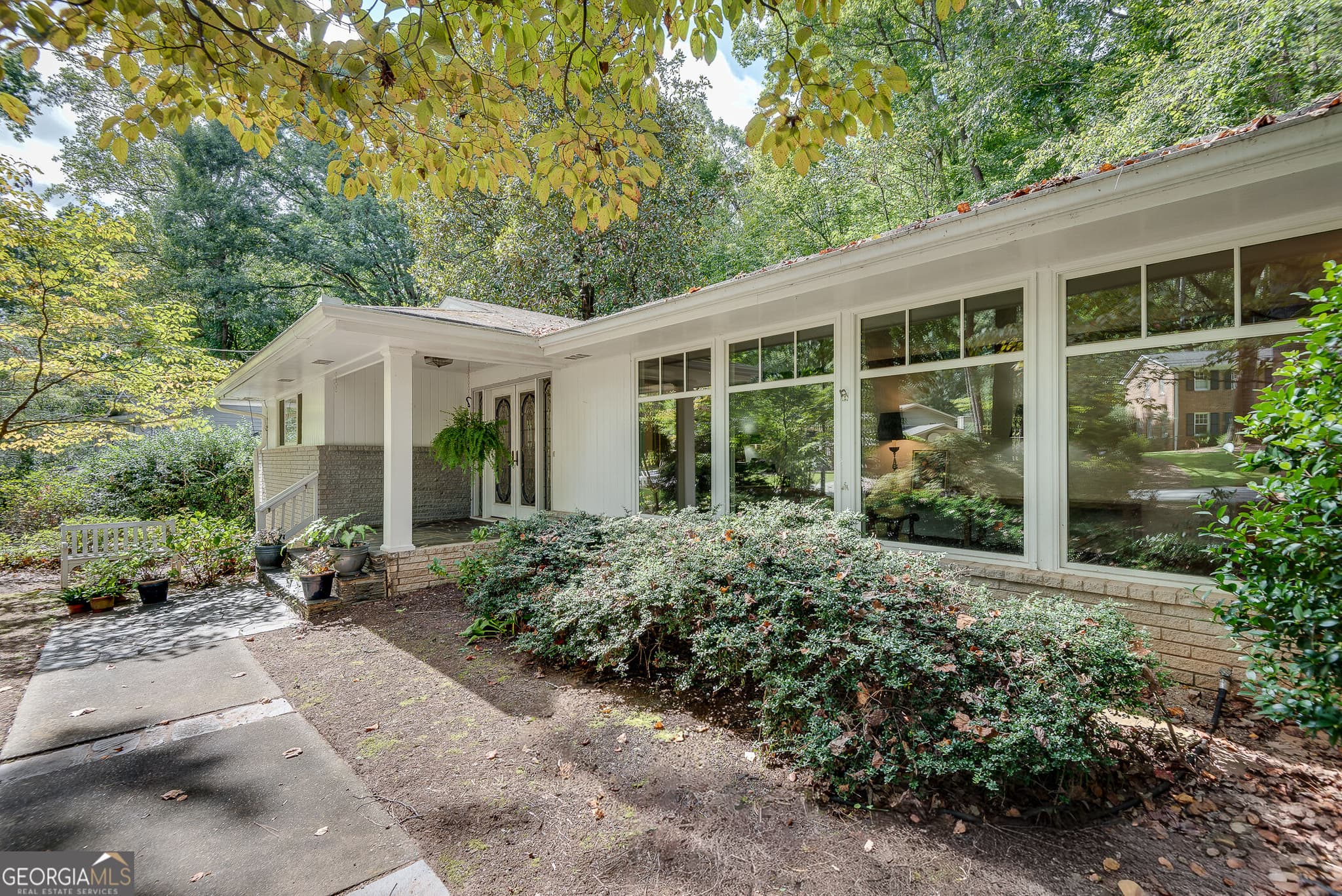 5 bedroom, 3 bathroom, 2,885 sq ft single family residence for sale at 1800 Angelique Drive, Decatur, GA 30033 — photo 3