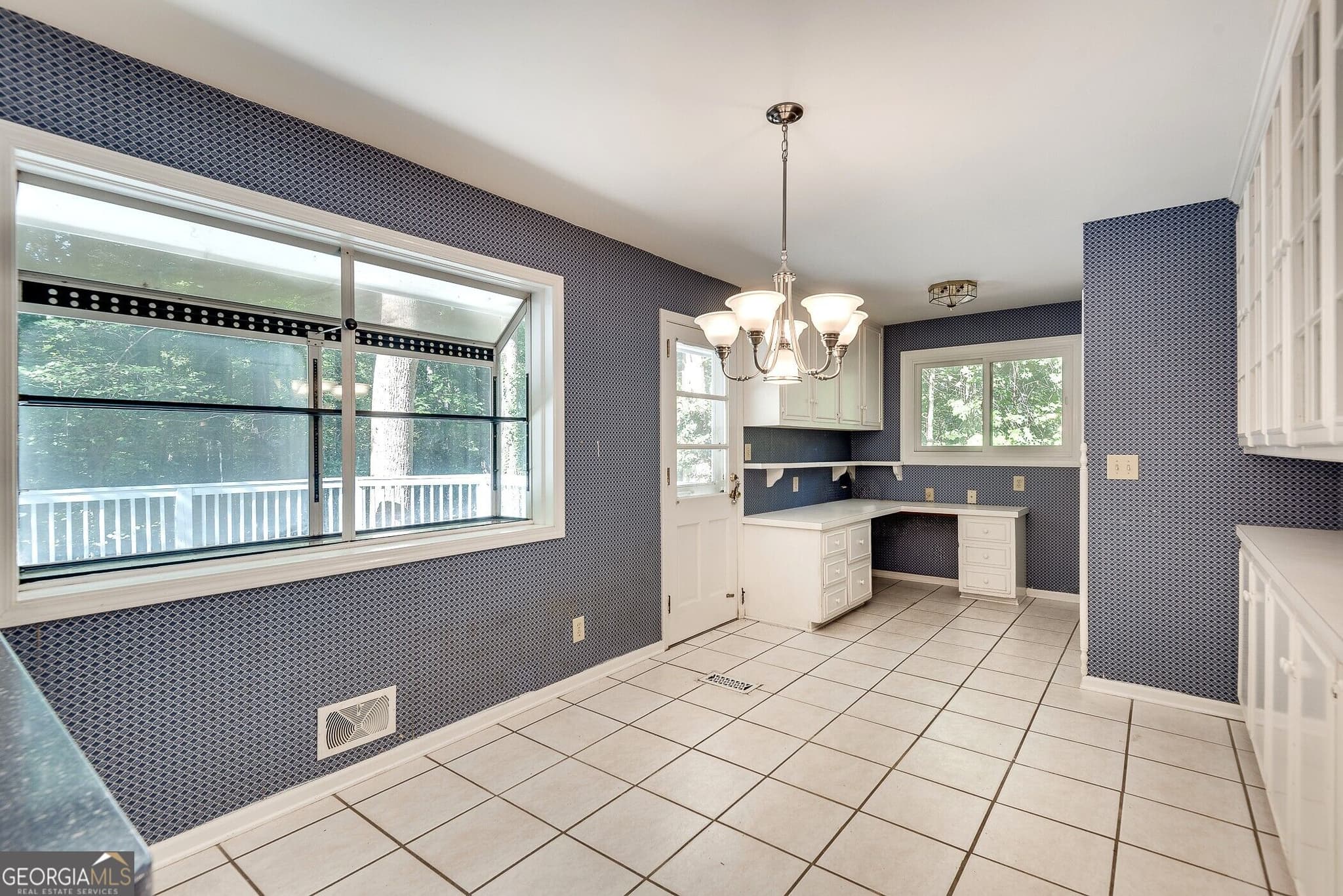 5 bedroom, 3 bathroom, 2,885 sq ft single family residence for sale at 1800 Angelique Drive, Decatur, GA 30033 — photo 10