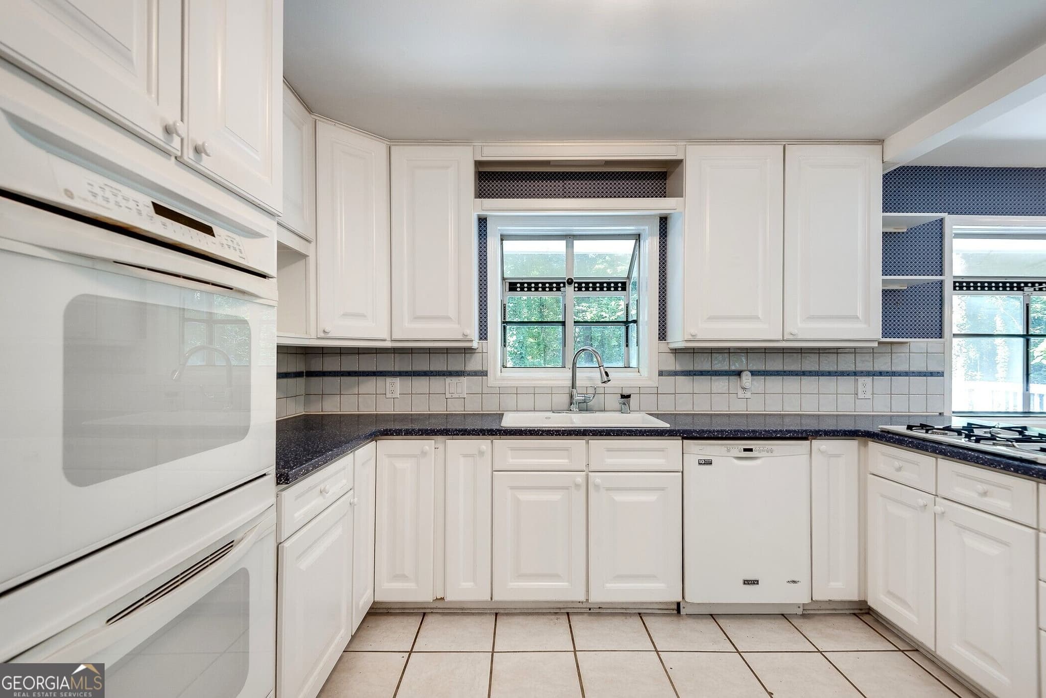 5 bedroom, 3 bathroom, 2,885 sq ft single family residence for sale at 1800 Angelique Drive, Decatur, GA 30033 — photo 8