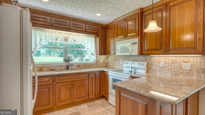 4 bedroom, 2 bathroom, 3,078 sq ft single family residence under contract at 52 Farner-Plott Drive, Blairsville, GA 30512 — photo 9