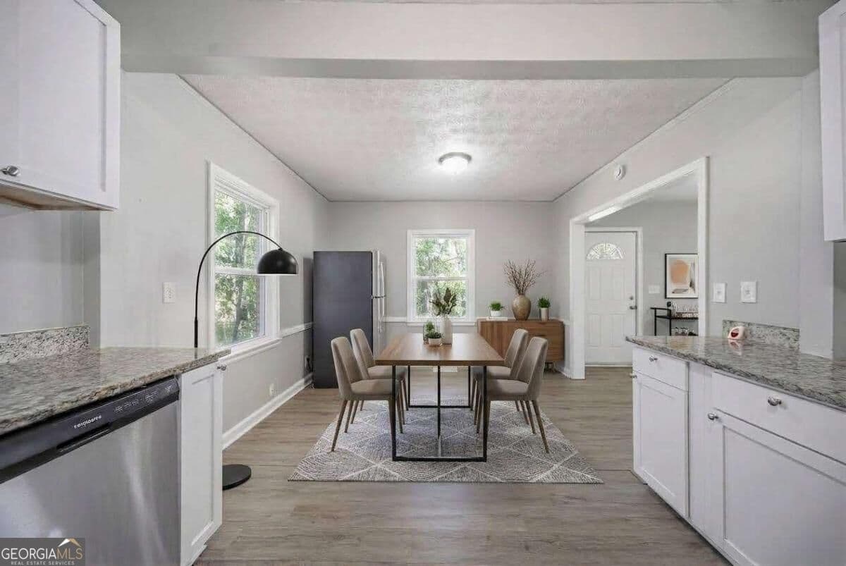 3 bedroom, 2 bathroom, 1,050 sq ft single family residence for sale at 1292 Beecher Street, Atlanta, GA 30310 — photo 3