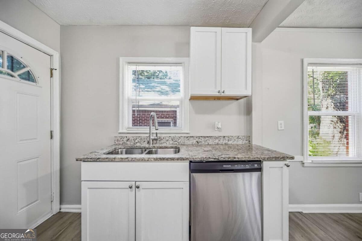 3 bedroom, 2 bathroom, 1,050 sq ft single family residence for sale at 1292 Beecher Street, Atlanta, GA 30310 — photo 10