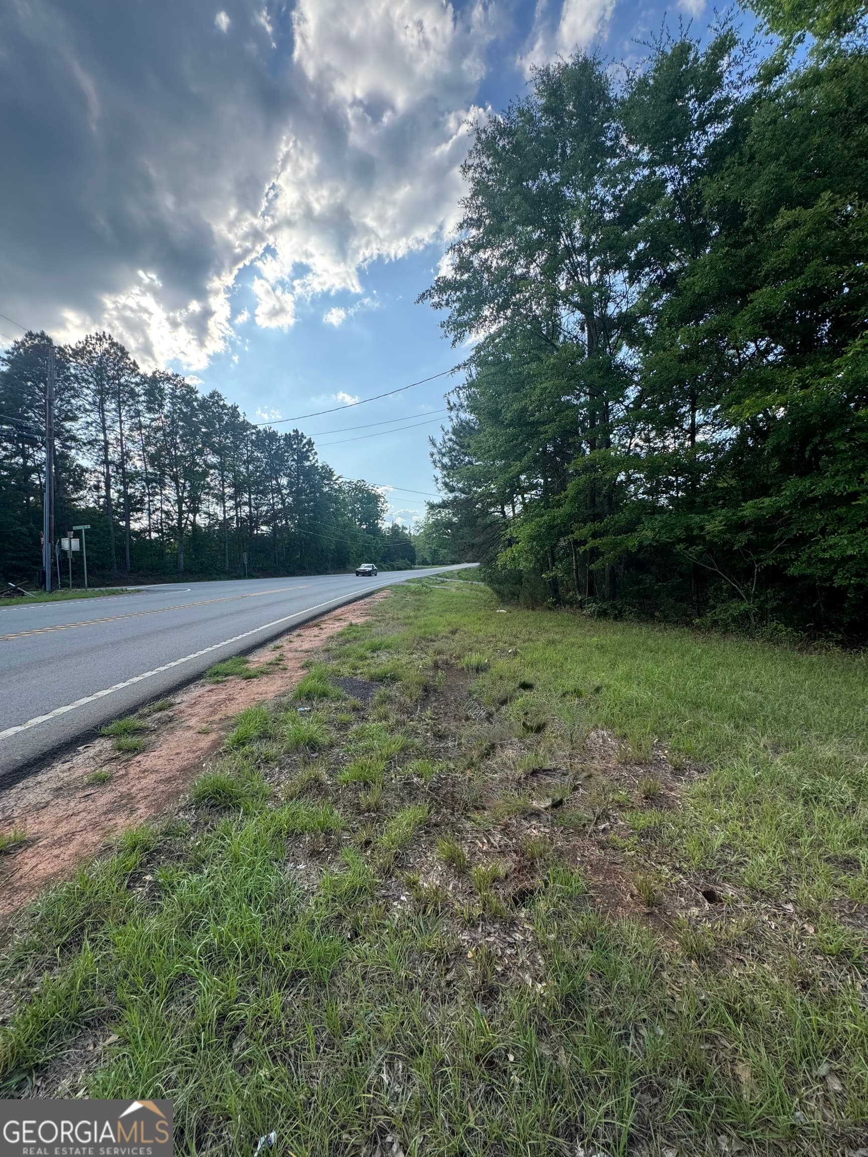 2 bedroom, 1 bathroom, 800 sq ft single family residence for sale at 422 Sparta Highway, Milledgeville, GA 31061 — photo 2