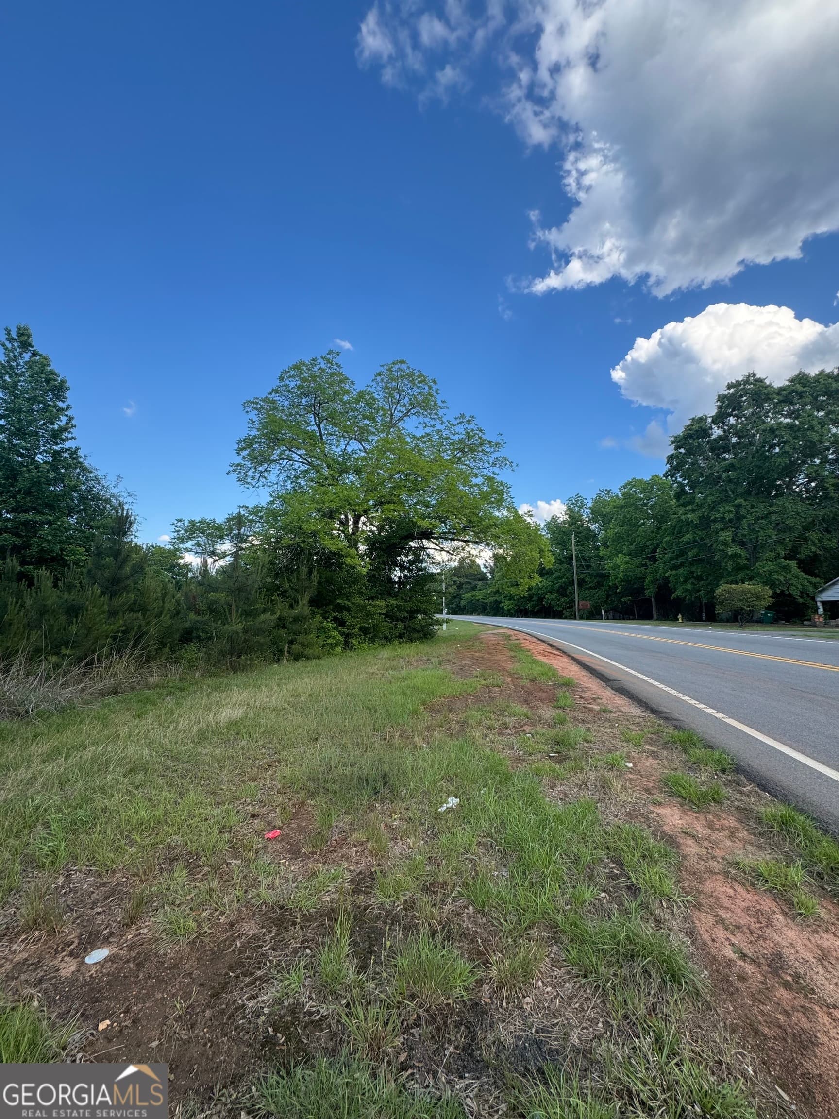 2 bedroom, 1 bathroom, 800 sq ft single family residence for sale at 422 Sparta Highway, Milledgeville, GA 31061 — photo 3