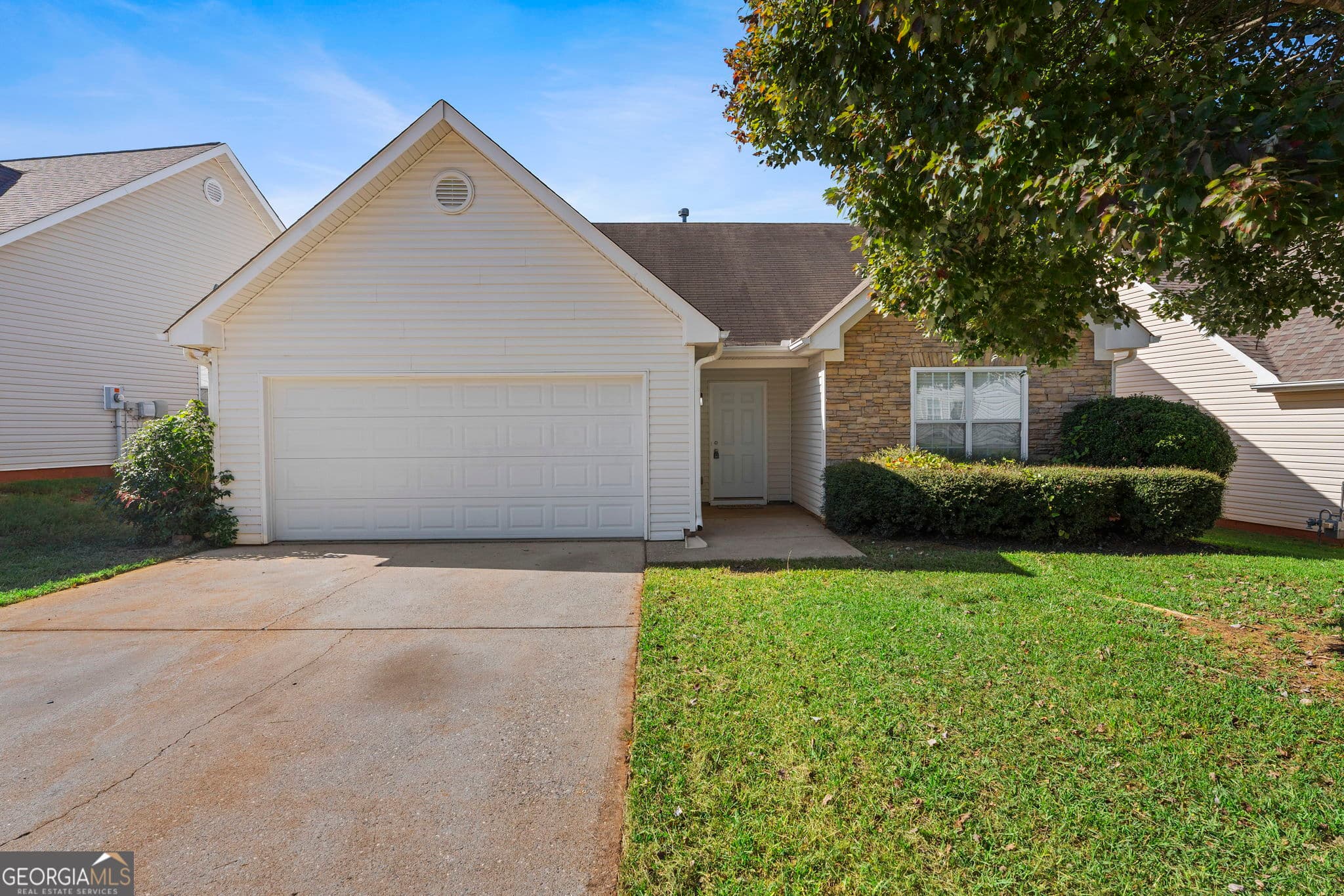 3 bedroom, 2 bathroom, 1,409 sq ft single family residence for sale at 95 Collins Trace, Covington, GA 30016 — photo 2