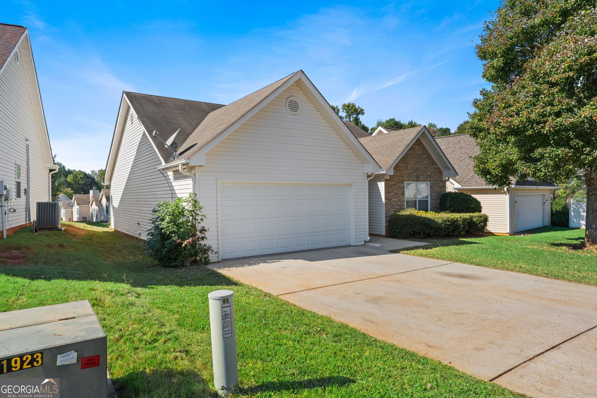 3 bedroom, 2 bathroom, 1,409 sq ft single family residence for sale at 95 Collins Trace, Covington, GA 30016 — photo 4