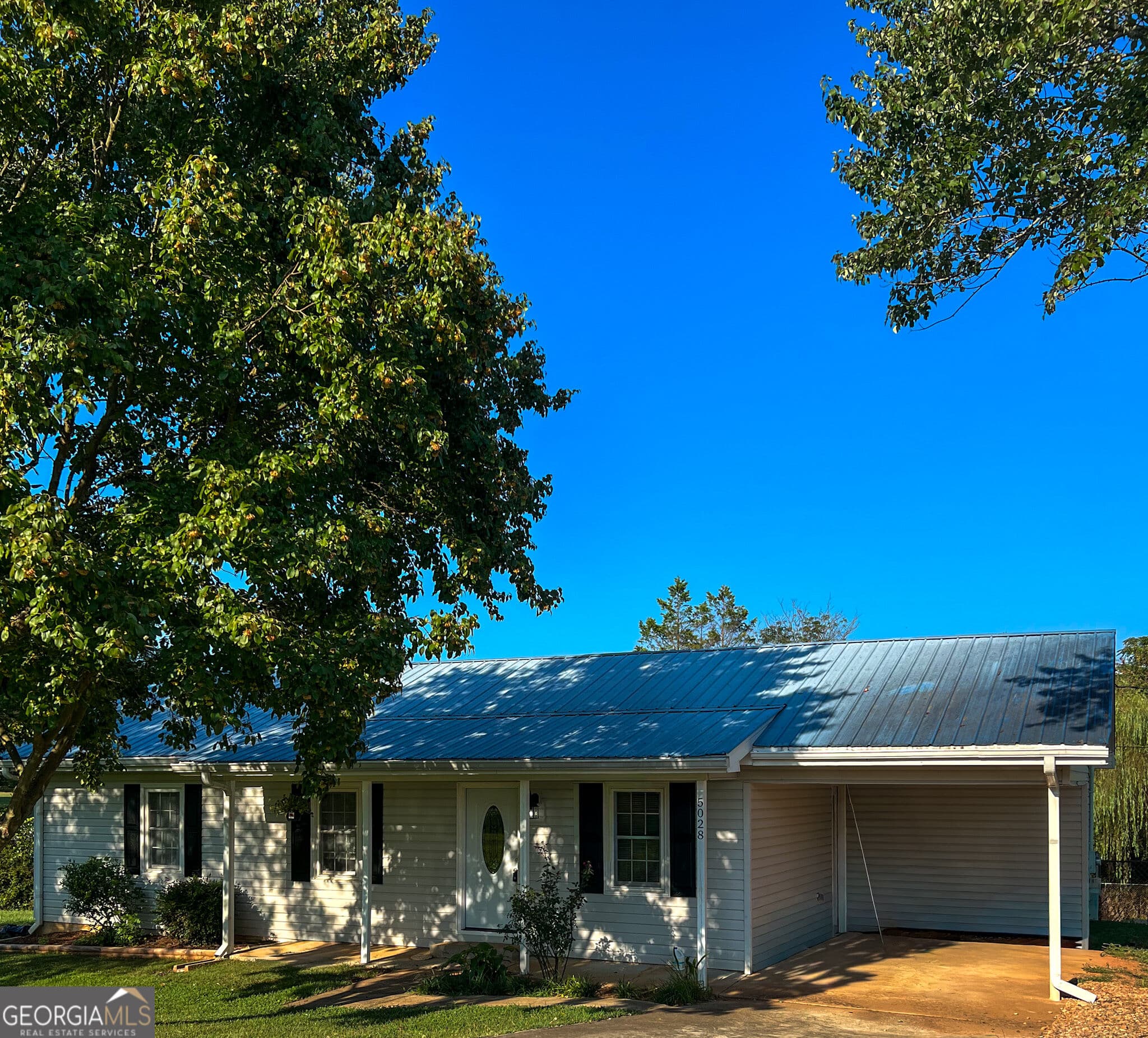 3 bedroom, 2 bathroom, 1,100 sq ft single family residence for sale at 5028 Clarks Bridge Road, Gainesville, GA 30506 — photo 2