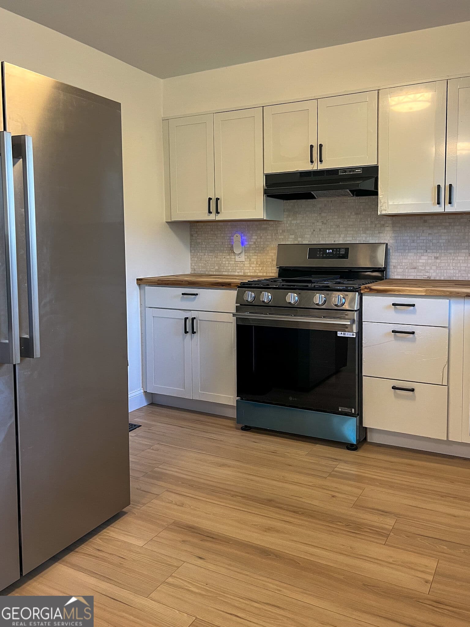 3 bedroom, 2 bathroom, 1,100 sq ft single family residence for sale at 5028 Clarks Bridge Road, Gainesville, GA 30506 — photo 9