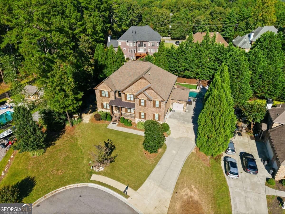 6 bedroom, 5.5 bathroom, 5,556 sq ft single family residence for sale at 605 Settles Brook Court, Suwanee, GA 30024 — photo 2