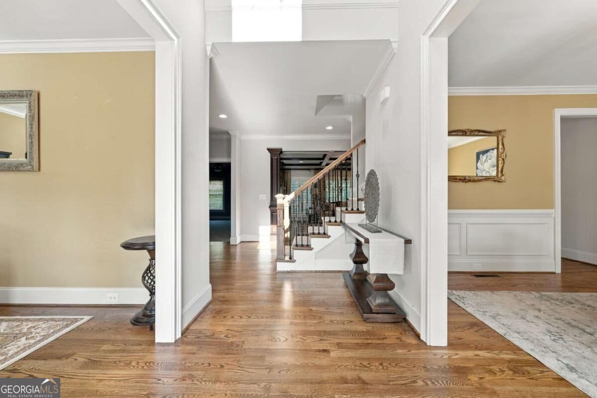 6 bedroom, 5.5 bathroom, 5,556 sq ft single family residence for sale at 605 Settles Brook Court, Suwanee, GA 30024 — photo 6