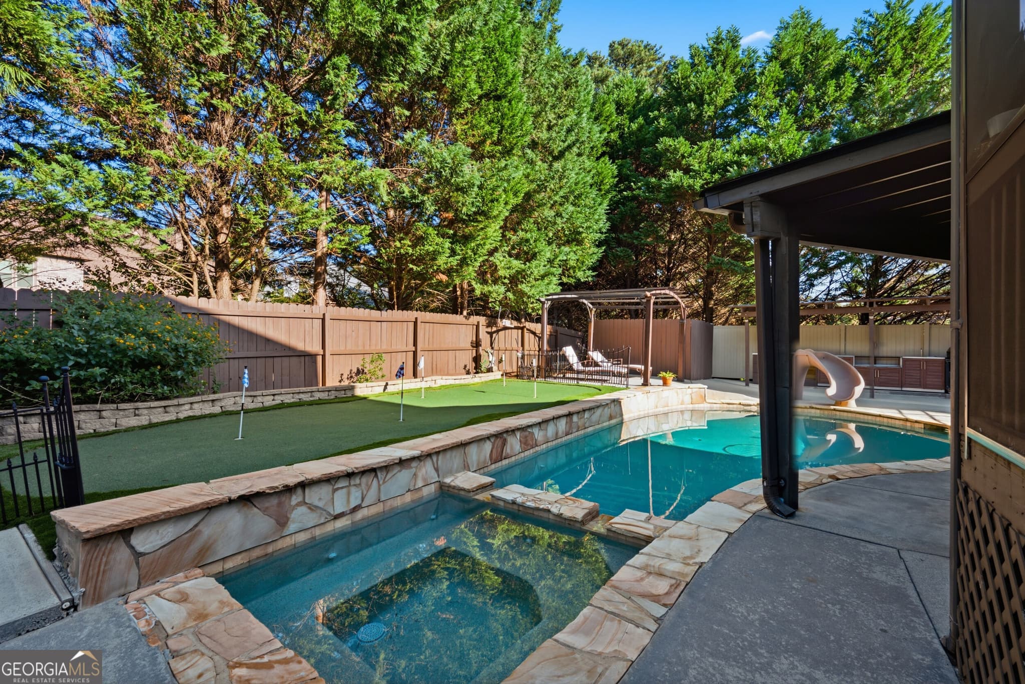 6 bedroom, 5.5 bathroom, 5,556 sq ft single family residence for sale at 605 Settles Brook Court, Suwanee, GA 30024 — photo 3