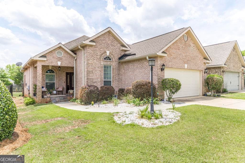3 bedroom, 2 bathroom, 1,748 sq ft single family residence for sale at 504 Eagle Springs Drive, Centerville, GA 31028 — photo 1 of 33