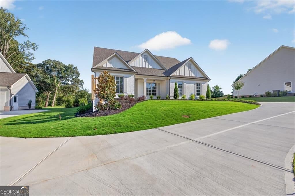 4 bedroom, 3 bathroom, 2,542 sq ft single family residence for sale at 4775 E Reed Road, Gainesville, GA 30507 — photo 2