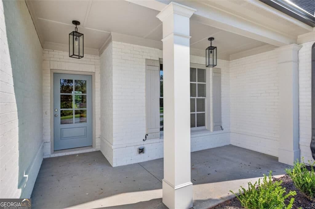 4 bedroom, 3 bathroom, 2,542 sq ft single family residence for sale at 4775 E Reed Road, Gainesville, GA 30507 — photo 4