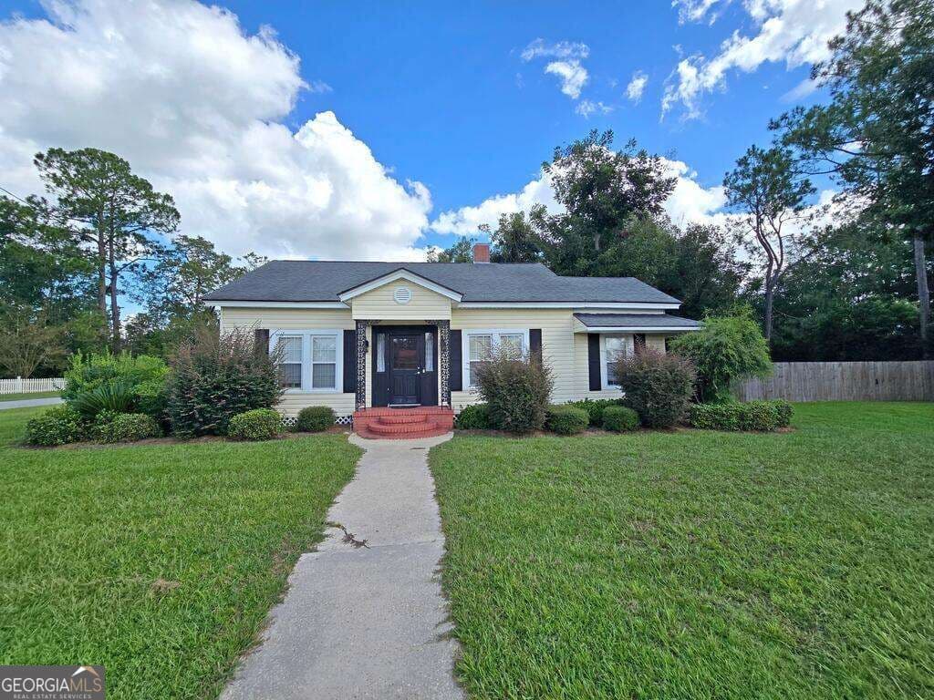 4 bedroom, 2 bathroom, 2,081 sq ft single family residence for sale at 409 Joiner Avenue, Nashville, GA 31639 — photo 2
