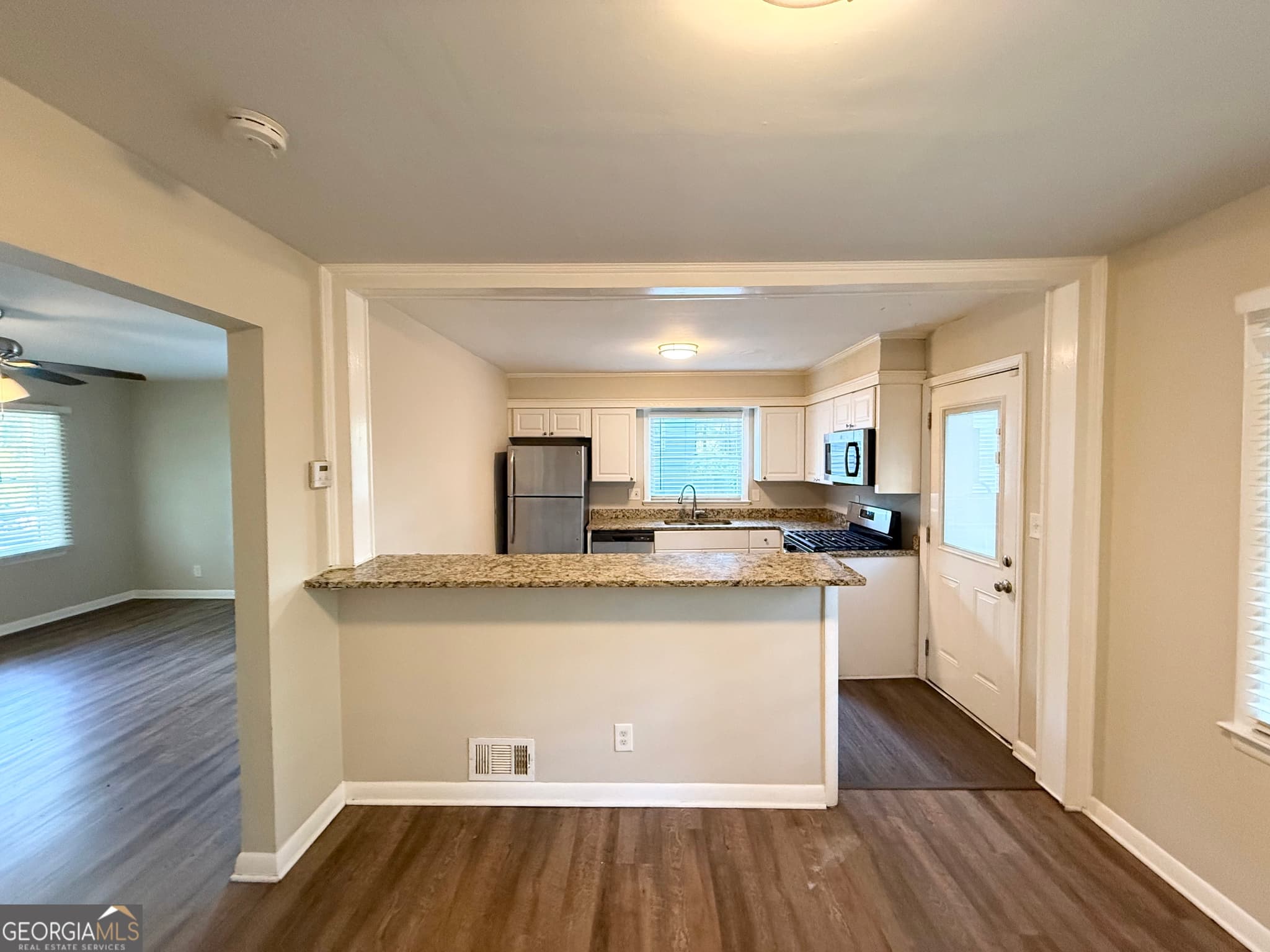 4 bedroom, 2 bathroom, 2,553 sq ft single family residence for sale at 3040 Barksdale Circle, East Point, GA 30344 — photo 7