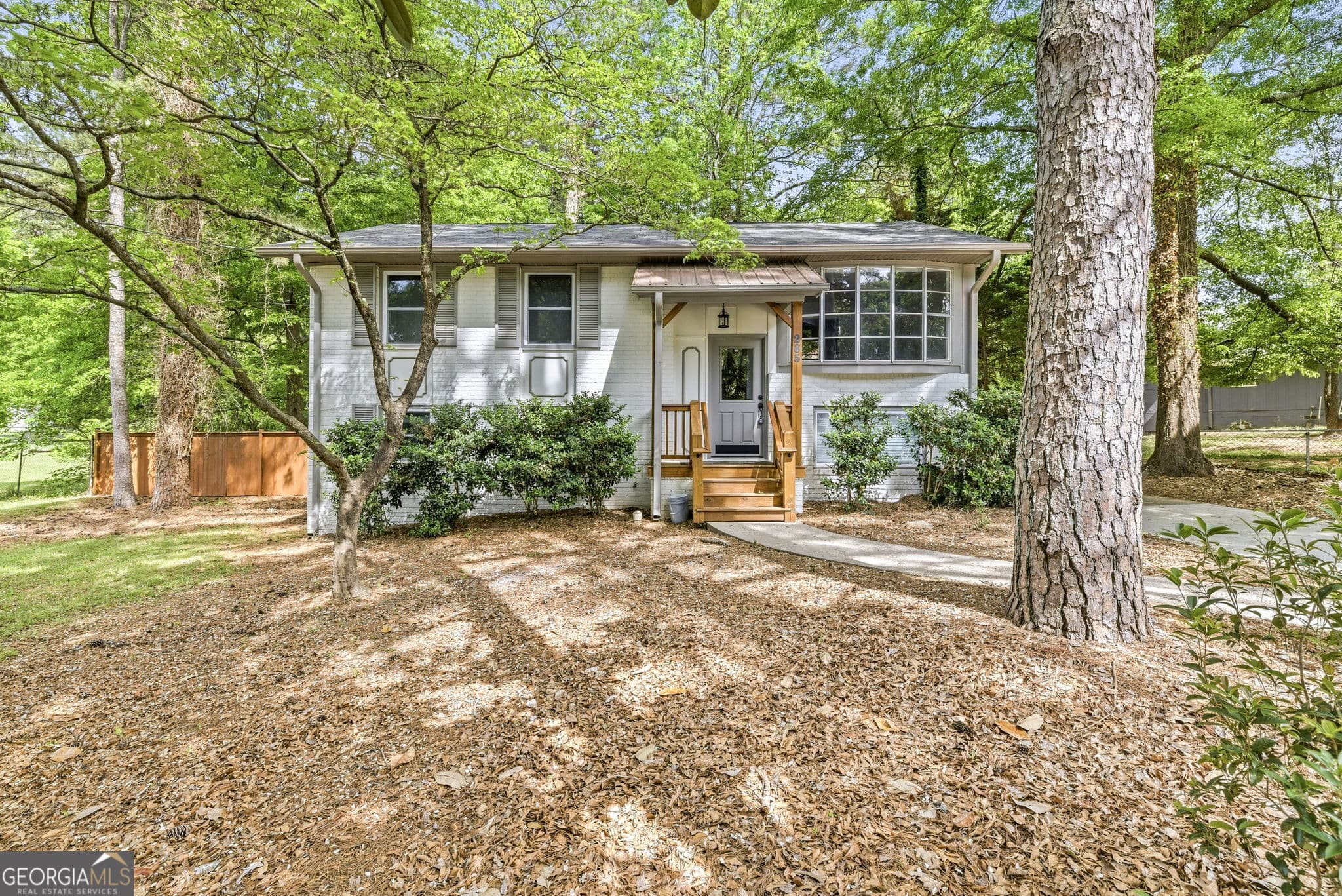 5 bedroom, 3 bathroom, 1,850 sq ft single family residence for sale at 285 Kings Circle, Athens, GA 30606 — photo 2