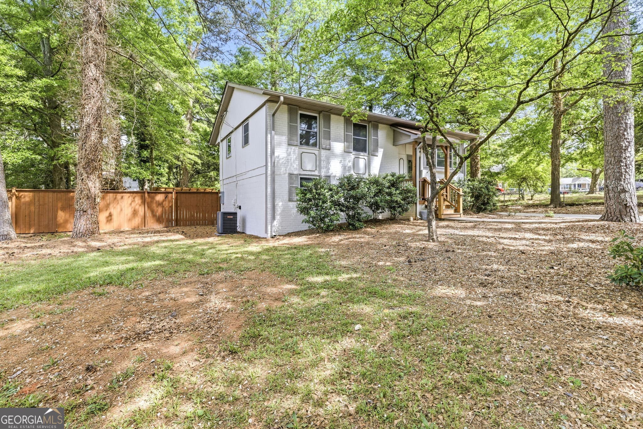 5 bedroom, 3 bathroom, 1,850 sq ft single family residence for sale at 285 Kings Circle, Athens, GA 30606 — photo 3