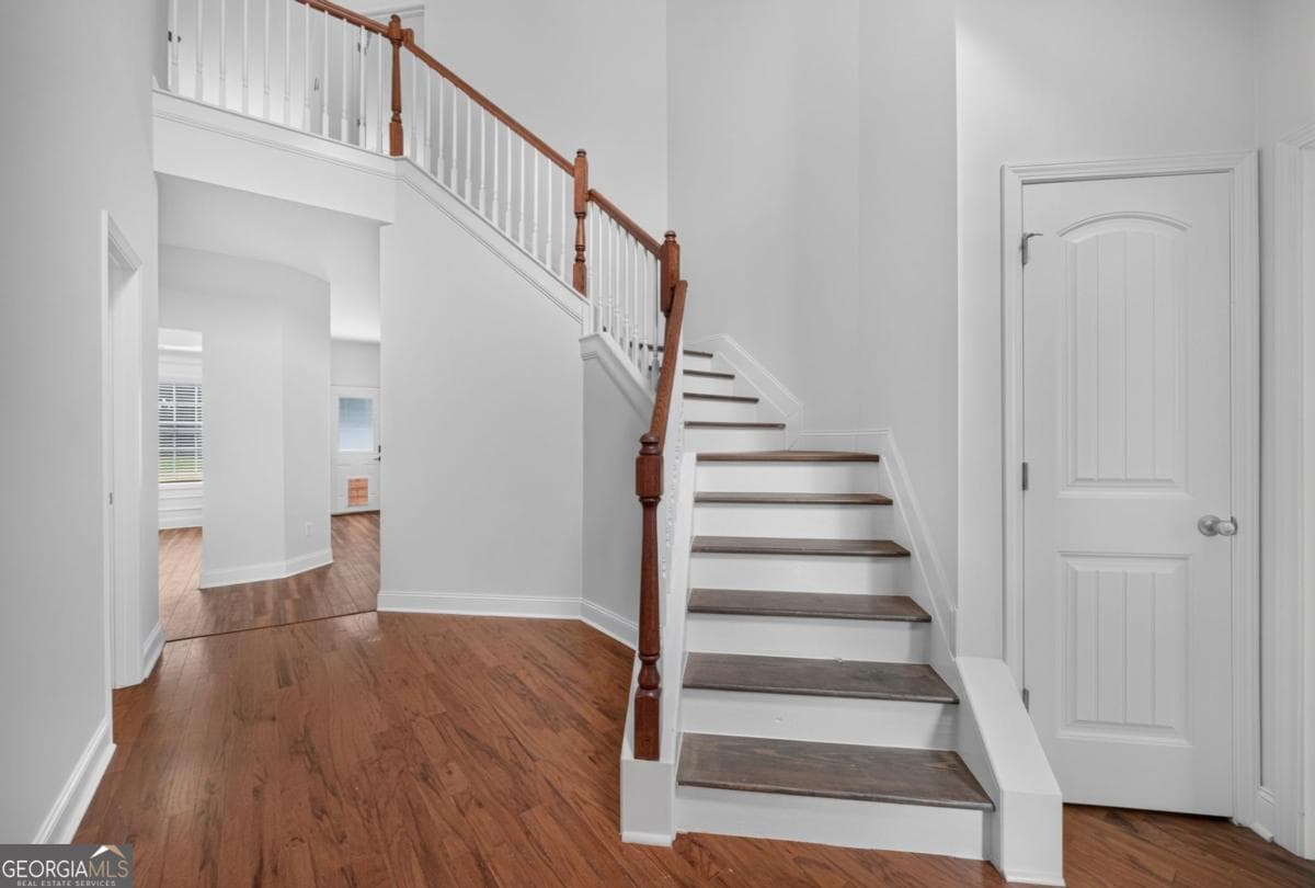 5 bedroom, 2.5 bathroom, 2,768 sq ft single family residence for sale at 6280 Cove Creek Drive, Flowery Branch, GA 30542 — photo 5