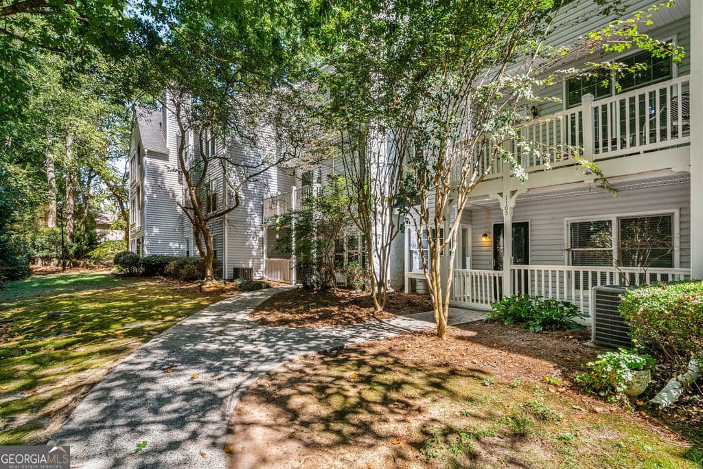 1 bedroom, 1 bathroom, 740 sq ft condominium for rent at 1105 Cannongate Crossing, Marietta, GA 30064 for $1,300 a month — photo 1 of 18