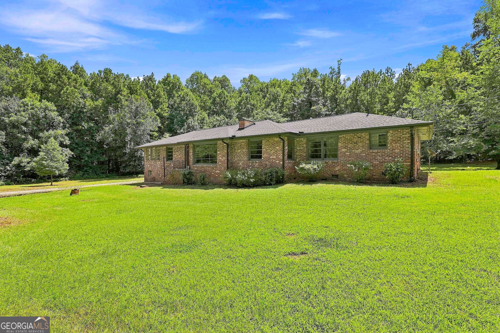 3 bedroom, 2 bathroom, 2,160 sq ft single family residence for sale at 490 Mehaffey Drive, Fairburn, GA 30213 — photo 5