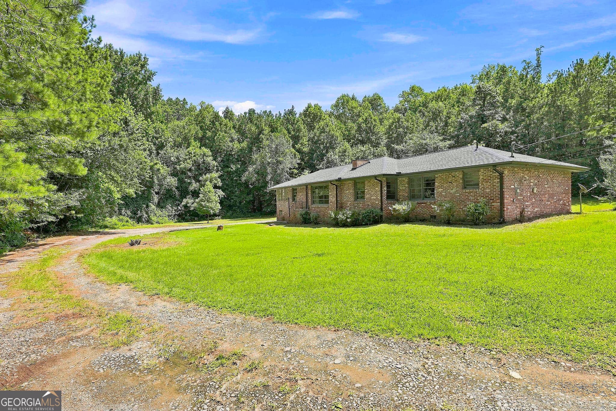 3 bedroom, 2 bathroom, 2,160 sq ft single family residence for sale at 490 Mehaffey Drive, Fairburn, GA 30213 — photo 4