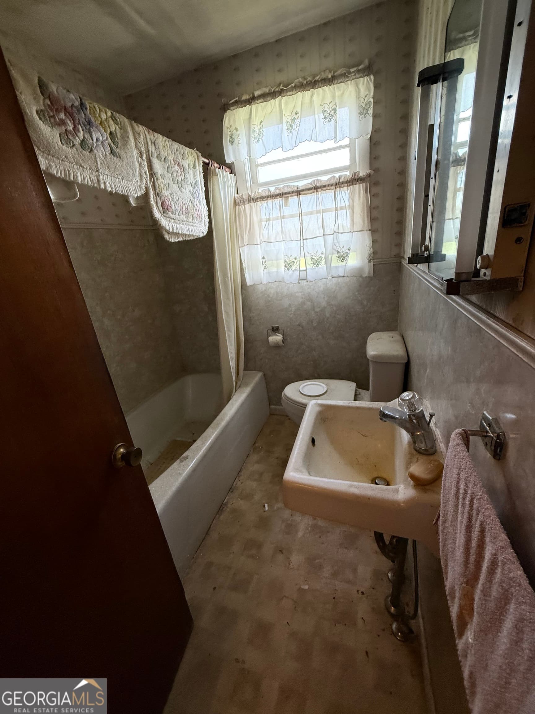3 bedroom, 1 bathroom, 1,400 sq ft cabin,single family residence under contract at 1514 Taylor Springs Road, Vidalia, GA 30474 — photo 9