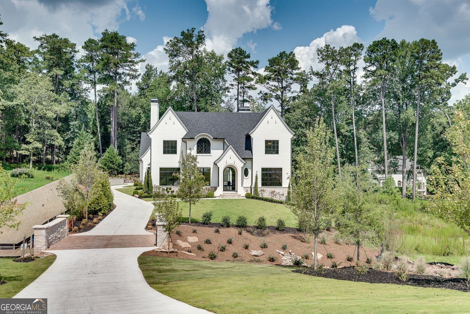 5 bedroom, 6 bathroom, 8,316 sq ft single family residence for sale at 130 Bridge Way, Alpharetta, GA 30005 — photo 2