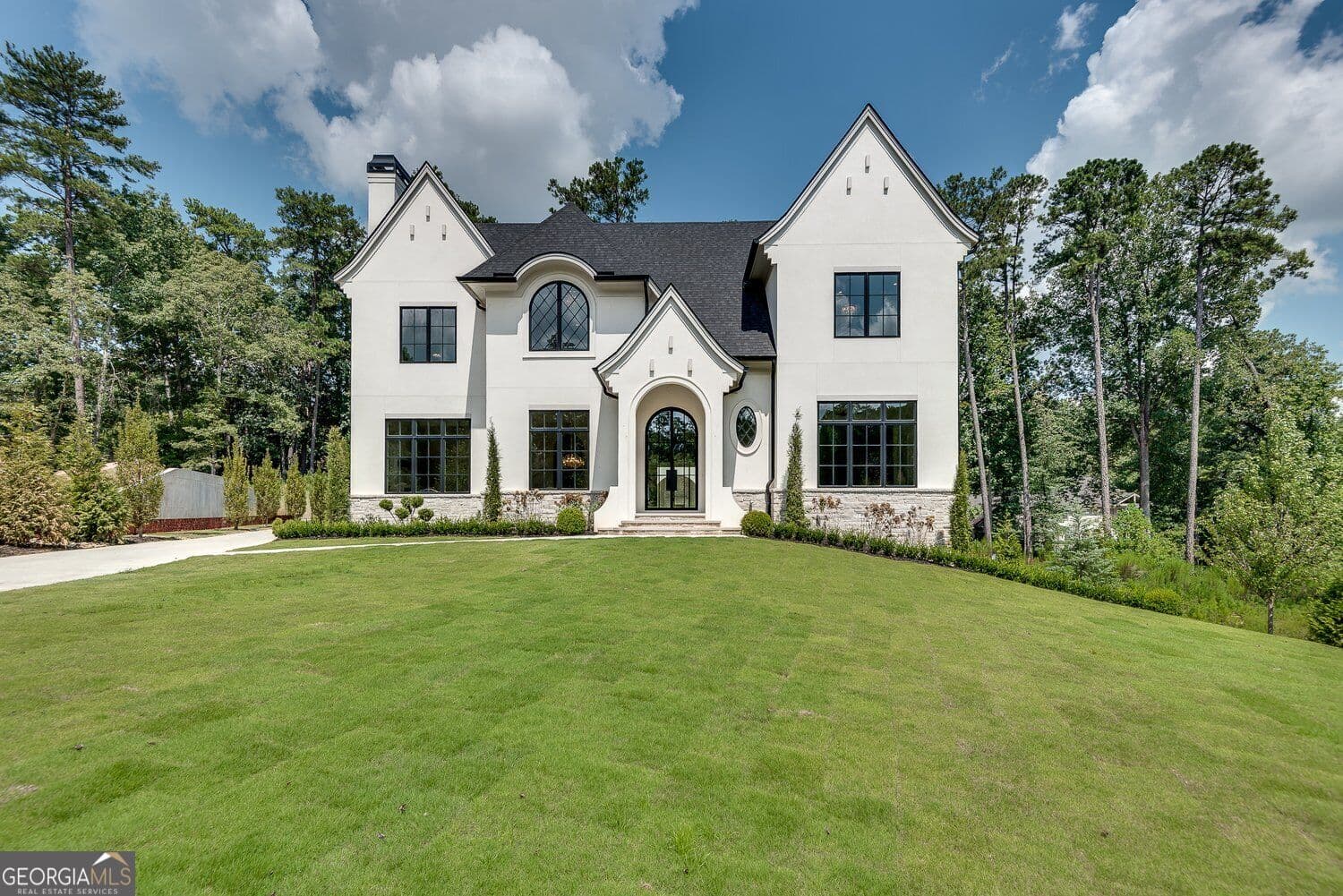 5 bedroom, 6 bathroom, 8,316 sq ft single family residence for sale at 130 Bridge Way, Alpharetta, GA 30005 — photo 5