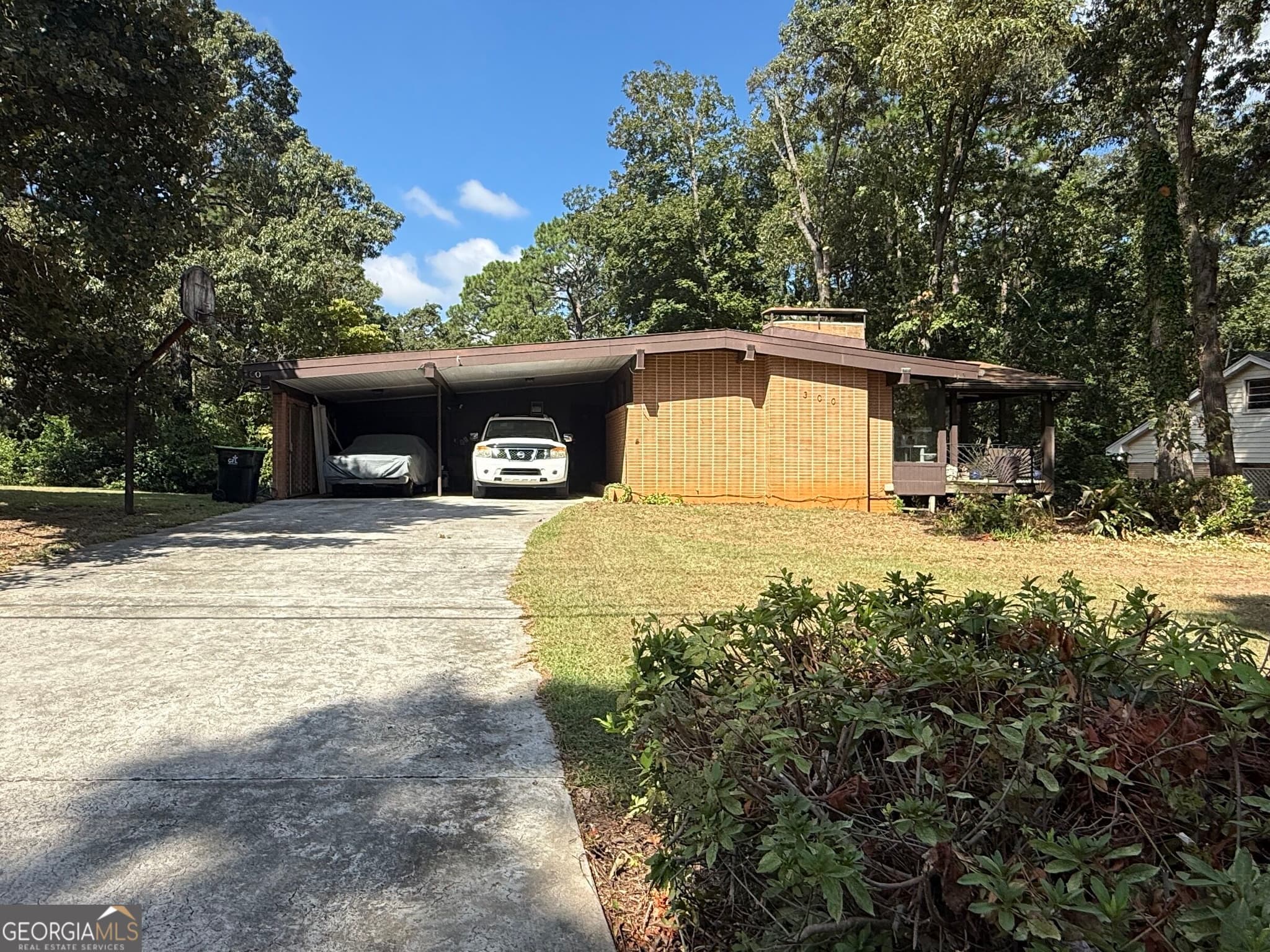 4 bedroom, 3 bathroom, 3,510 sq ft single family residence for sale at 300 Chestnut Road, Warner Robins, GA 31088