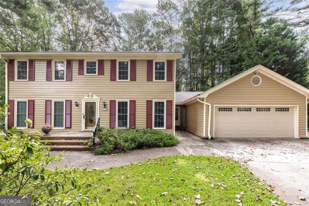 5 bedroom, 3.5 bathroom, 4,724 sq ft single family residence for sale at 1942 Musket Court, Smoke Rise, GA 30087 — photo 4
