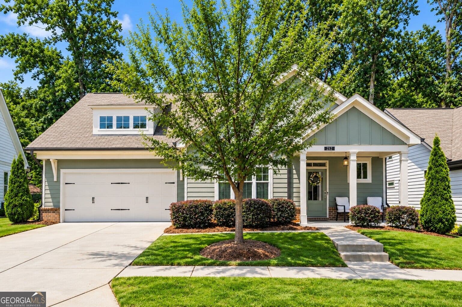 4 bedroom, 3 bathroom, 2,629 sq ft single family residence for sale at 252 Saratoga Drive, Acworth, GA 30102 — photo 1 of 37