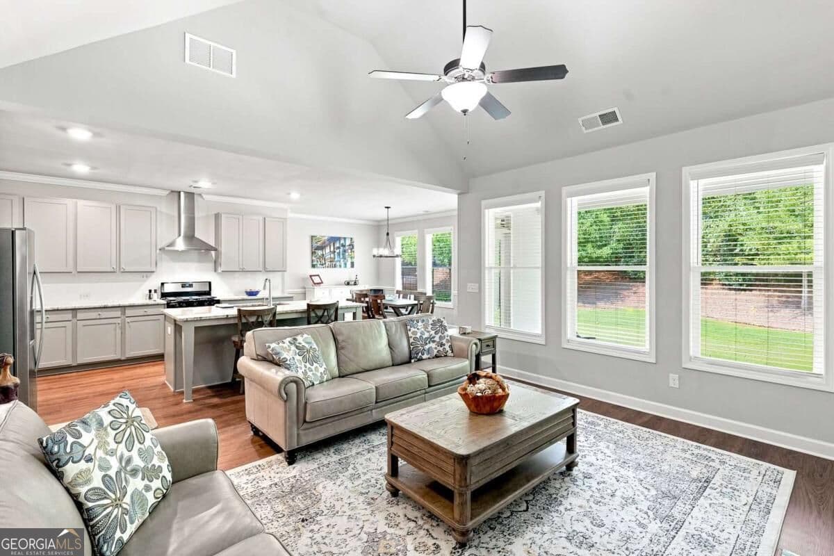 4 bedroom, 3 bathroom, 2,629 sq ft single family residence for sale at 252 Saratoga Drive, Acworth, GA 30102 — photo 4