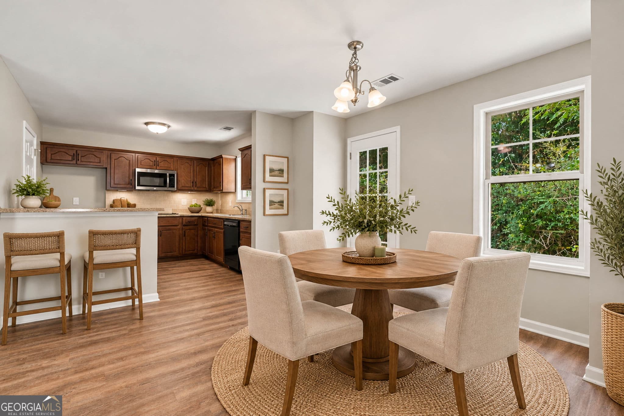 2 bedroom, 2 bathroom, 1,155 sq ft townhouse for sale at 121 Cypress Court, Canton, GA 30115 — photo 2