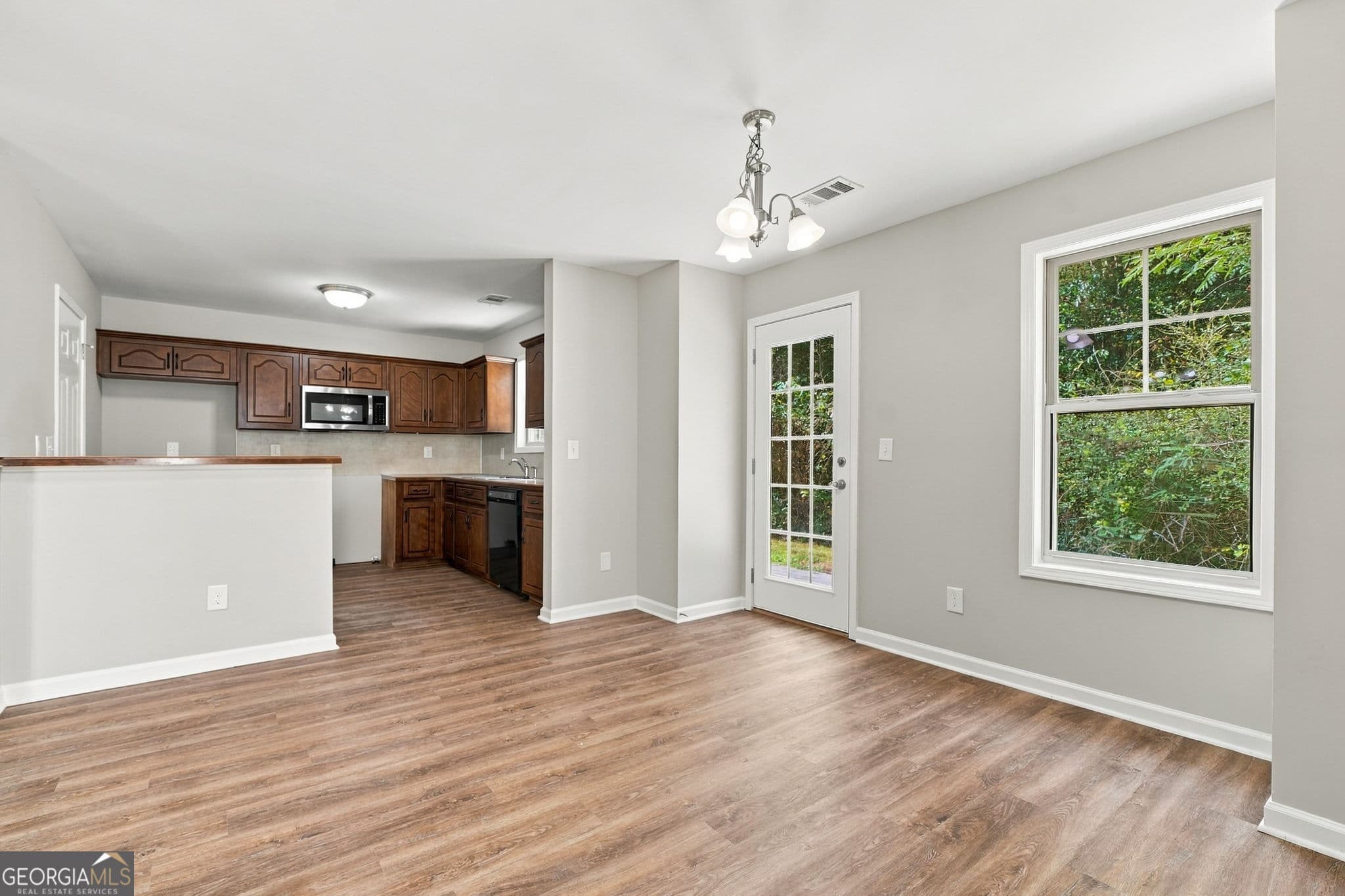 2 bedroom, 2 bathroom, 1,155 sq ft townhouse for sale at 121 Cypress Court, Canton, GA 30115 — photo 3