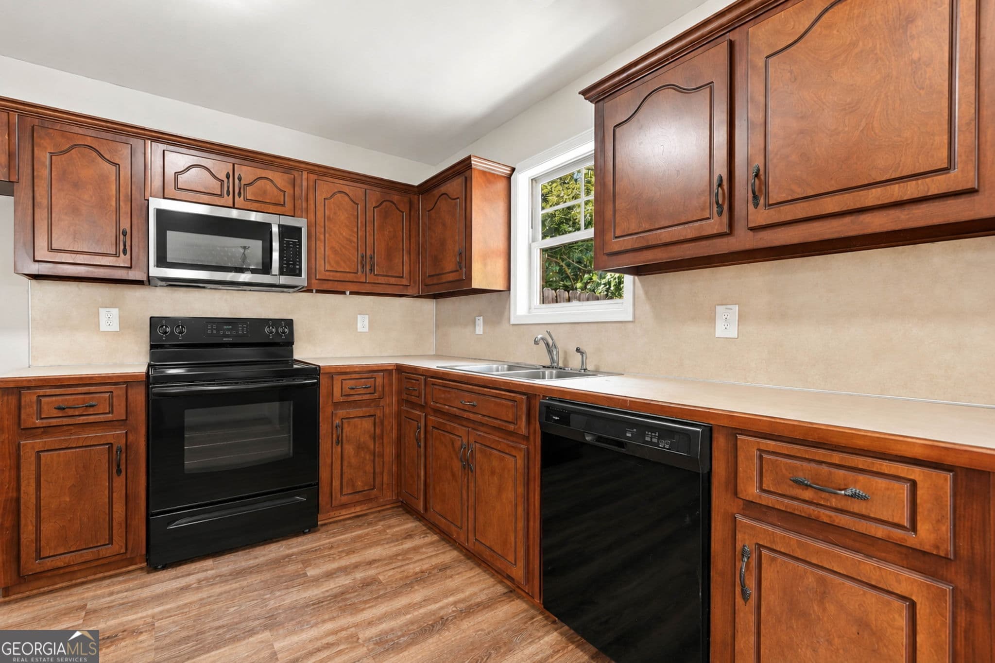 2 bedroom, 2 bathroom, 1,155 sq ft townhouse for sale at 121 Cypress Court, Canton, GA 30115 — photo 10
