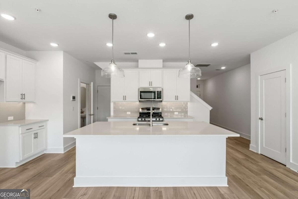 3 bedroom, 2.5 bathroom, 1,910 sq ft townhouse for sale at 202 Redbud Road, Canton, GA 30114 — photo 7