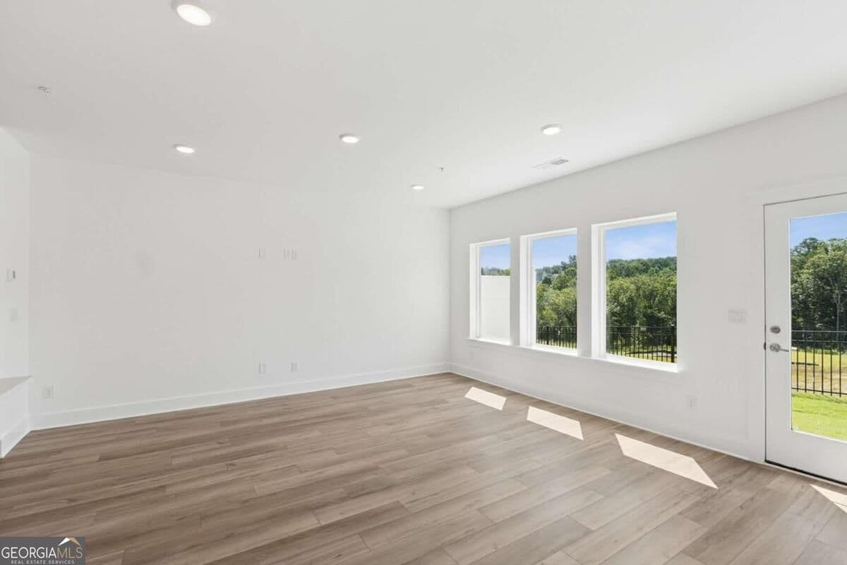 3 bedroom, 2.5 bathroom, 1,910 sq ft townhouse for sale at 202 Redbud Road, Canton, GA 30114 — photo 9
