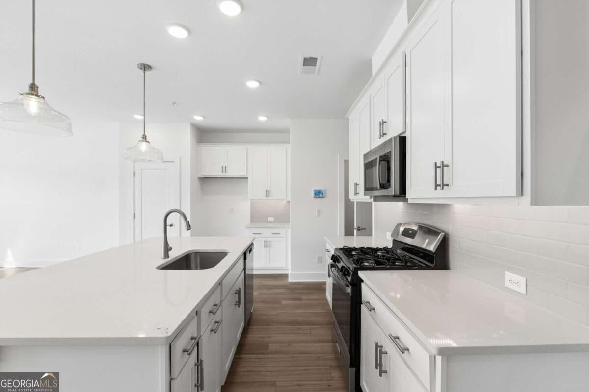 3 bedroom, 2.5 bathroom, 1,910 sq ft townhouse for sale at 202 Redbud Road, Canton, GA 30114 — photo 8
